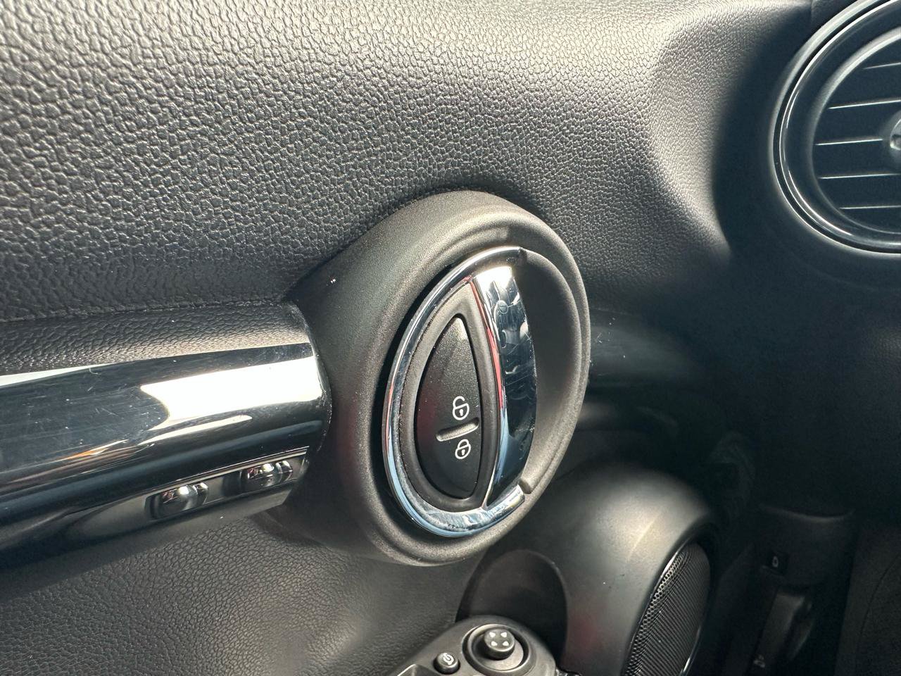 Used 2020 MINI Cooper Convertible w/ Premium Package FWD image 20