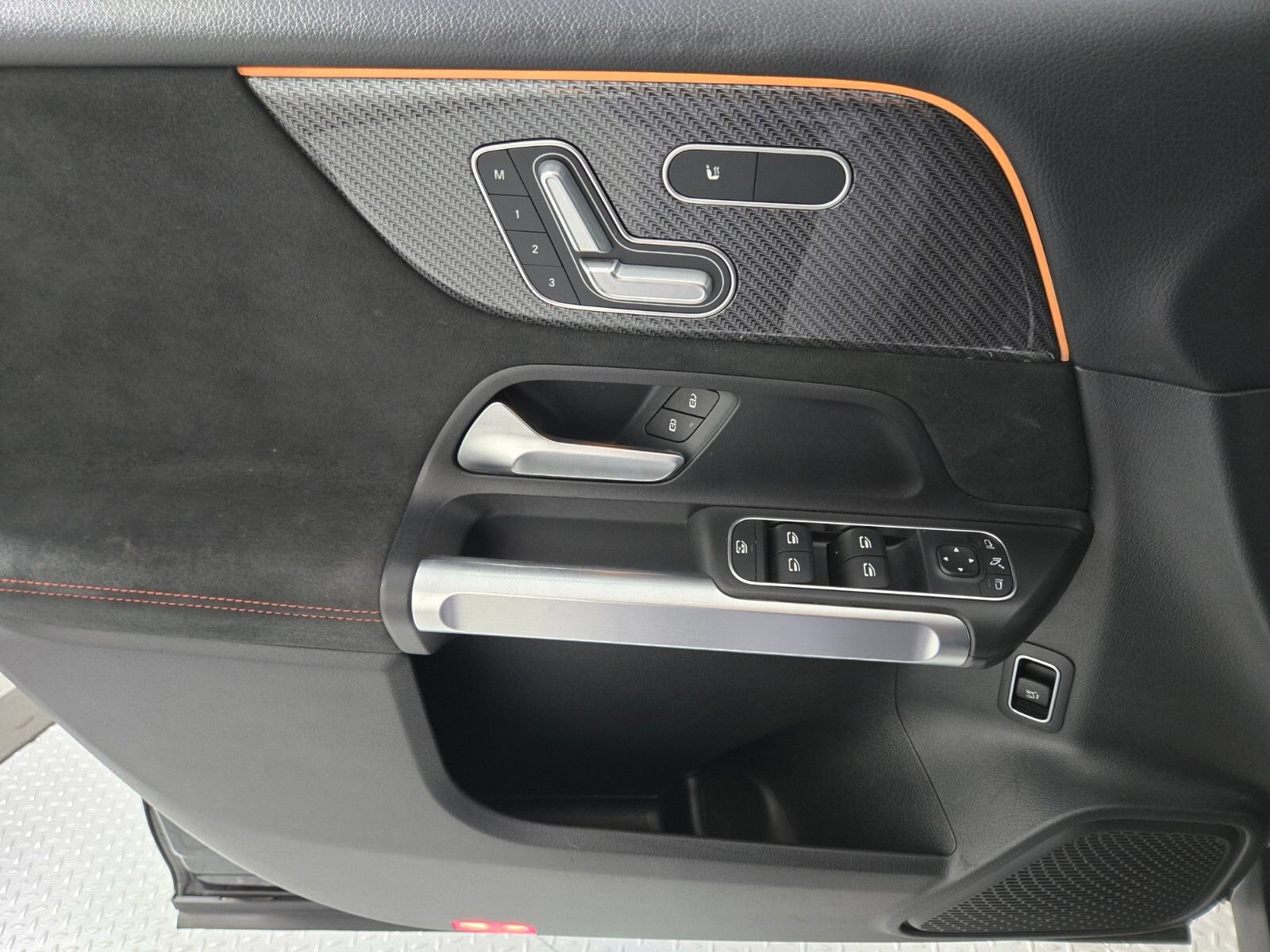 Used 2023 Mercedes-Benz GLB 250 image 21