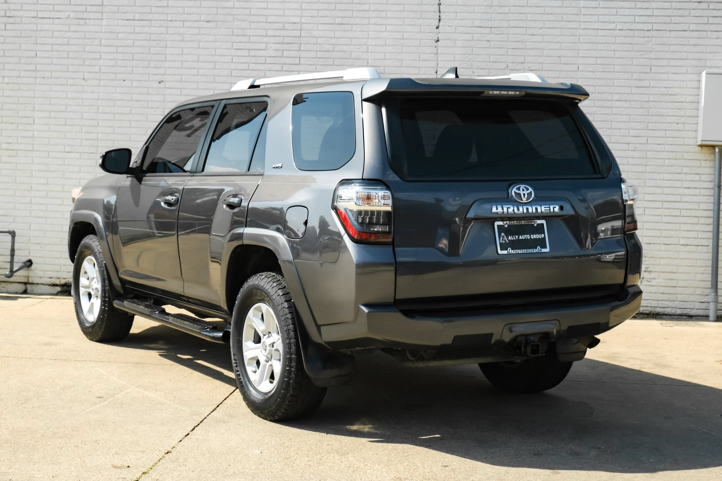 Used 2018 Toyota 4Runner SR5 Premium AWD/4WD image 10