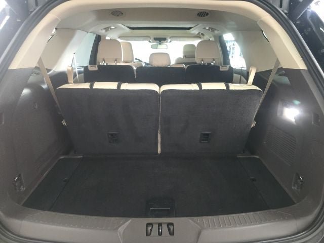 Used 2020 Ford Explorer Platinum w/ Premium Technology Package AWD/4WD image 11