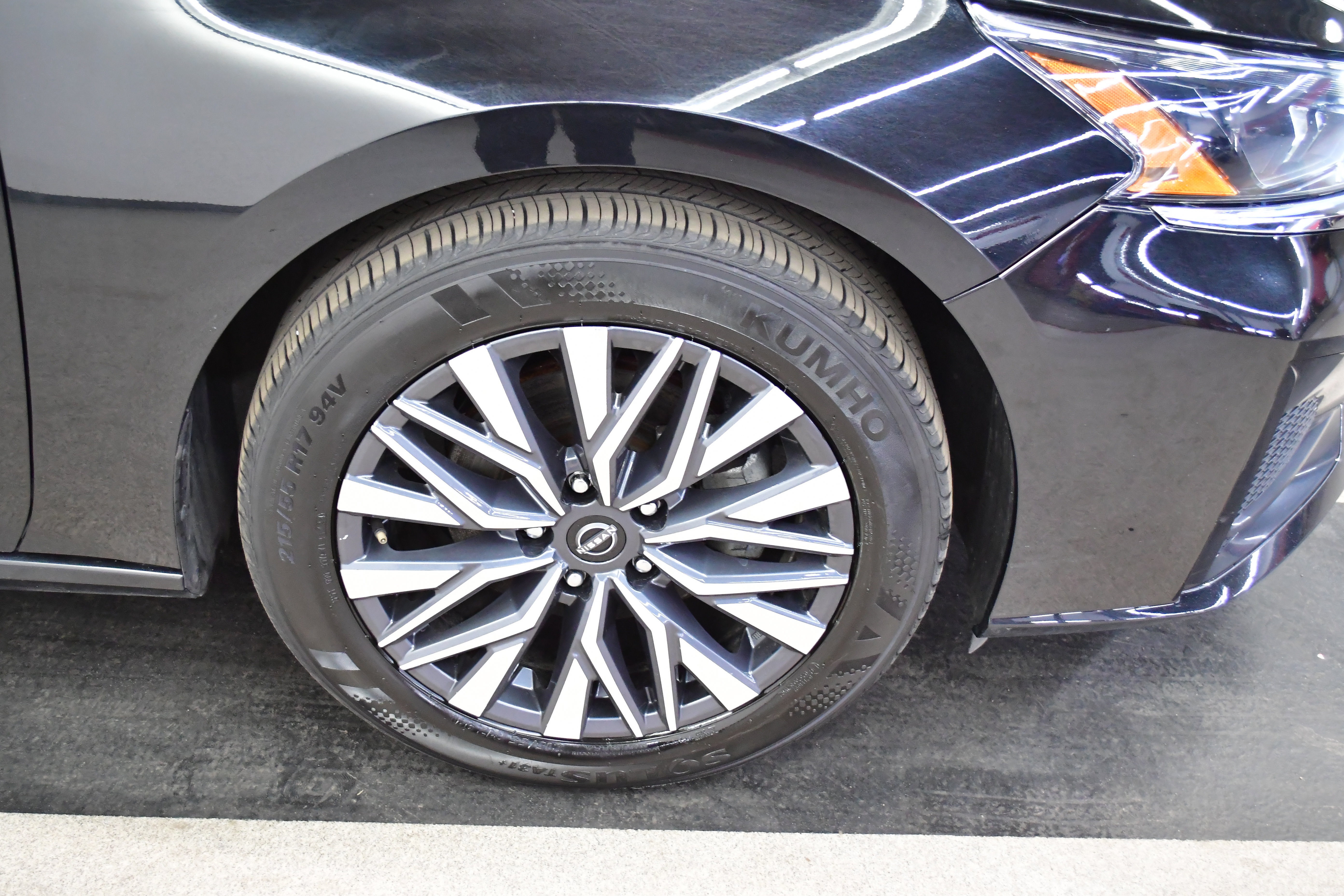 Used 2025 Nissan Altima 2.5 SV FWD image 37
