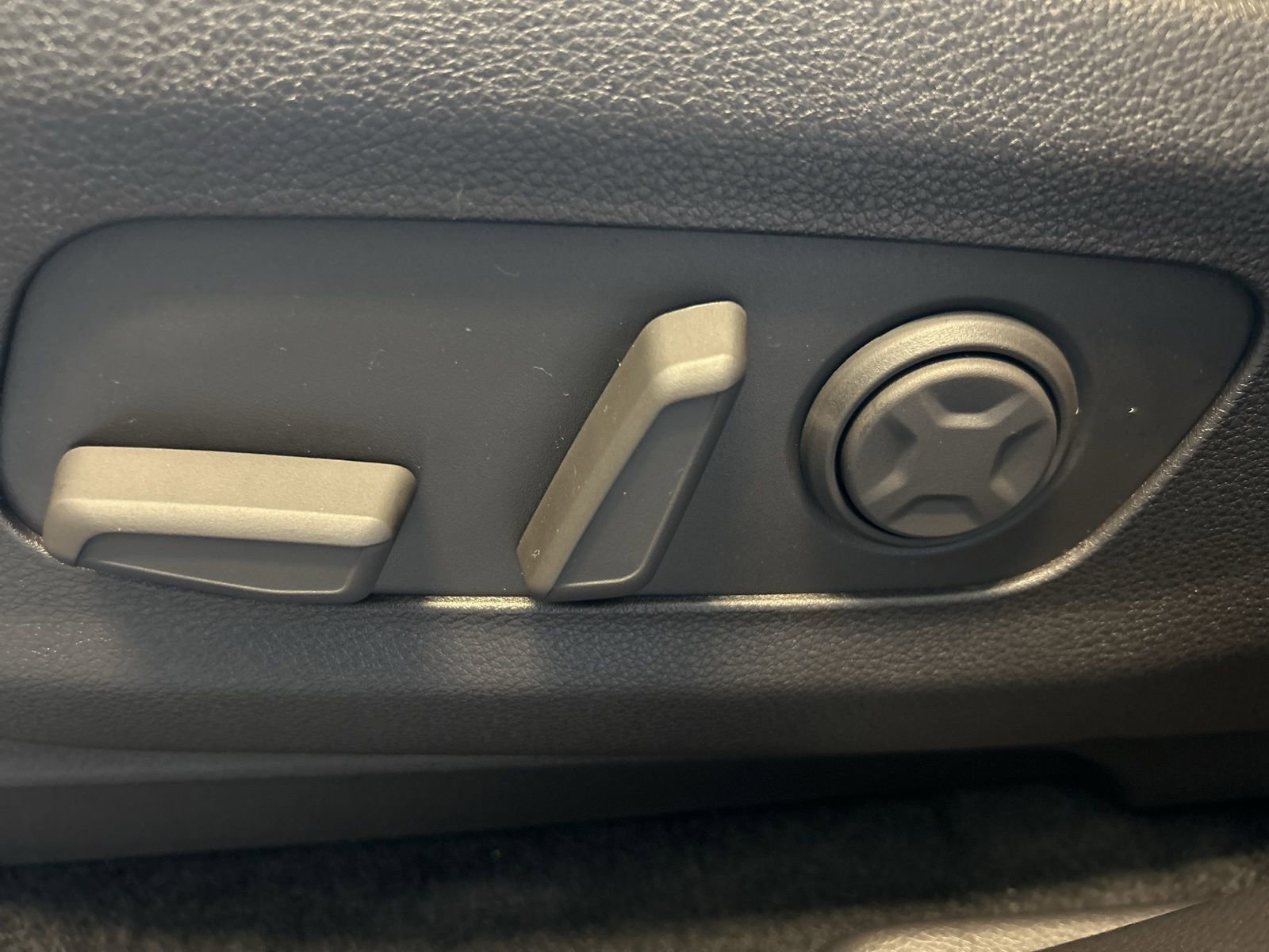 New 2026 Kia Carnival EX image 22