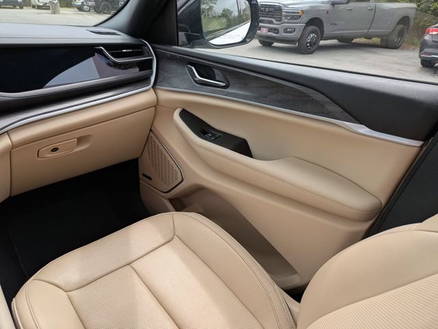 Used 2022 Jeep Grand Cherokee Limited 4xe w/ Luxury Tech Group II AWD/4WD image 19