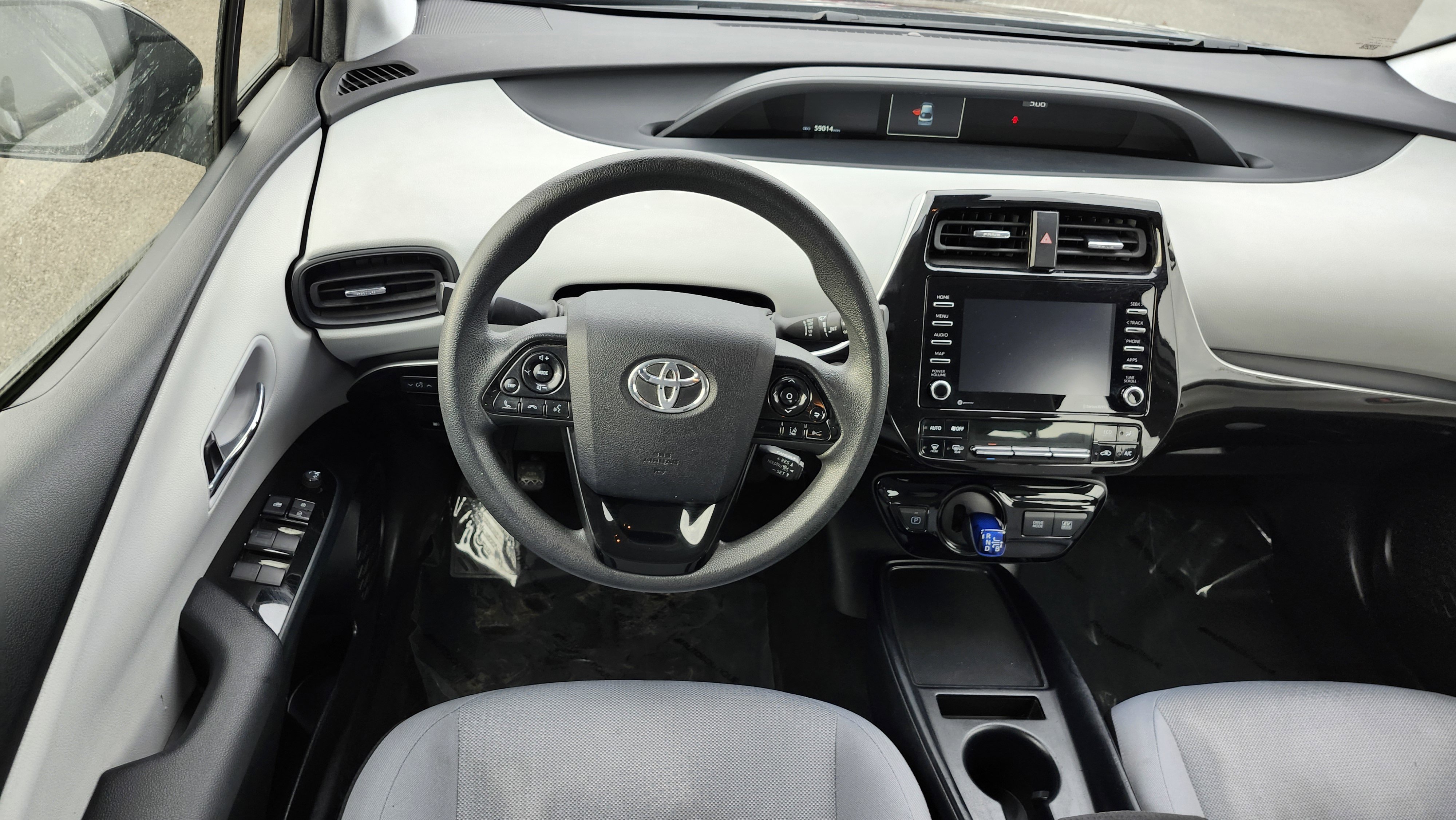 Used 2022 Toyota Prius LE image 25