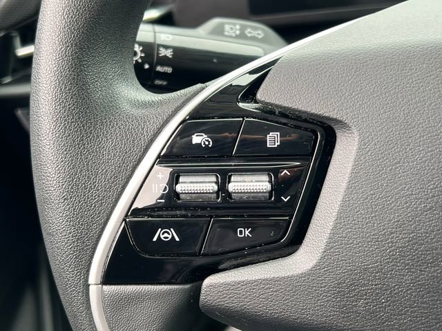Used 2023 Kia Niro LX image 16