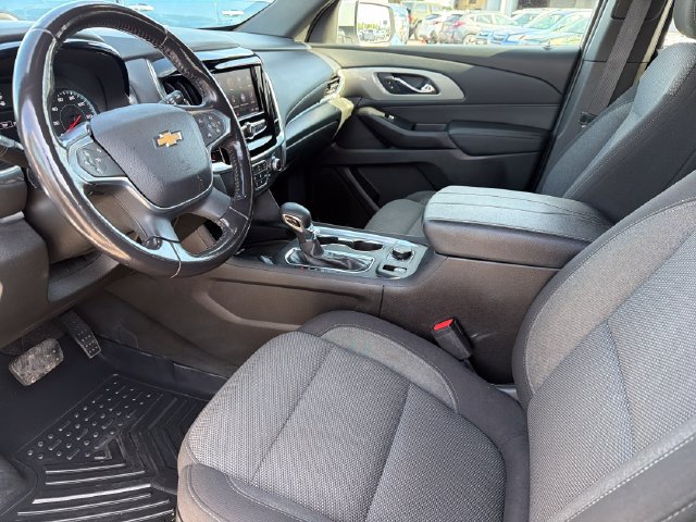 Used 2022 Chevrolet Traverse LT FWD image 18