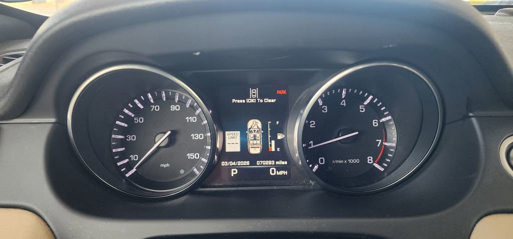 Used 2016 Land Rover Discovery Sport HSE image 11