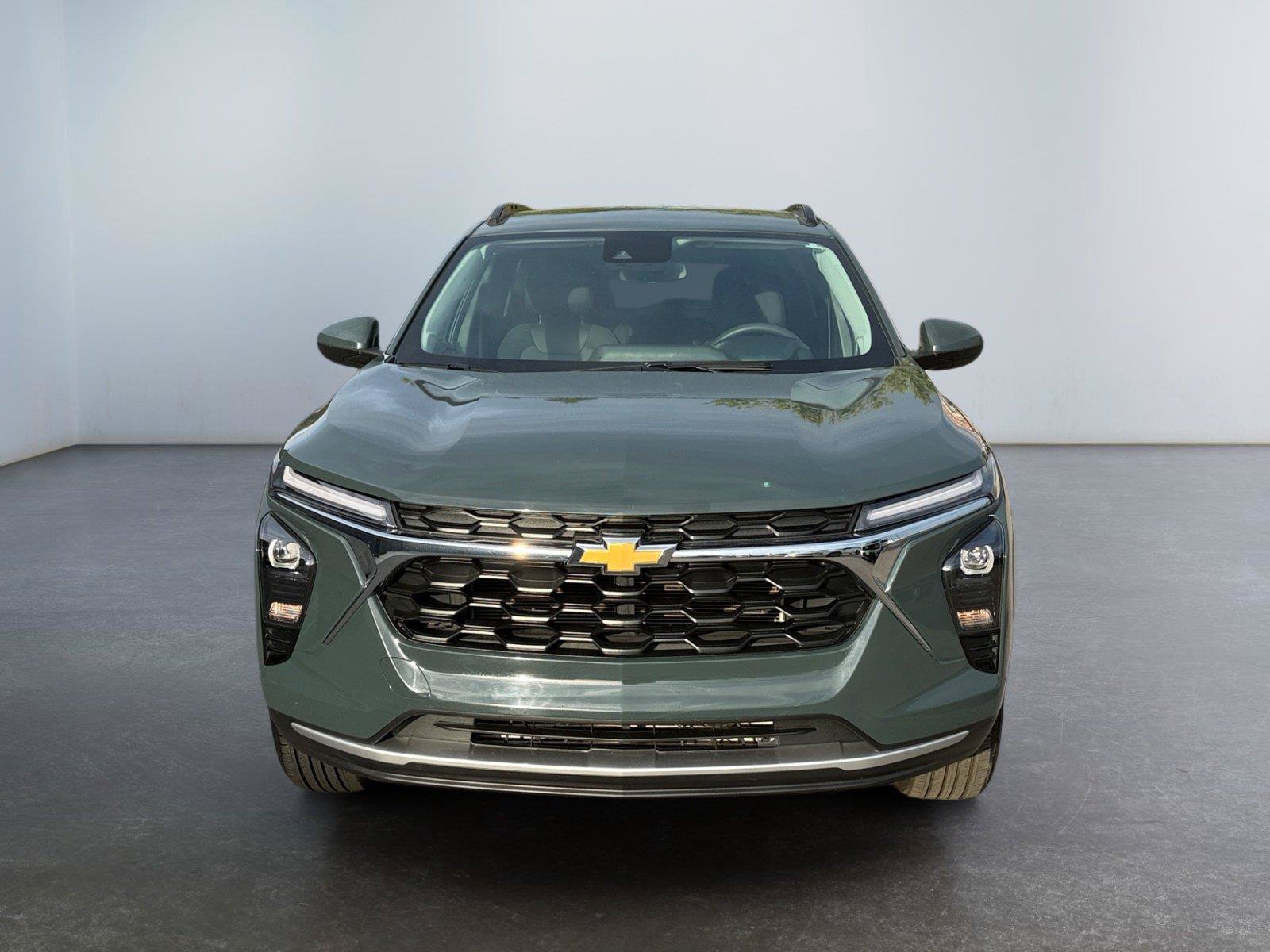 Used 2025 Chevrolet Trax LT FWD image 8