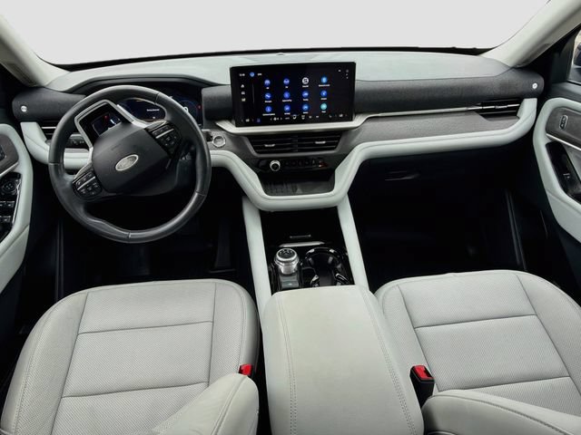 Used 2025 Ford Explorer Platinum w/ Ultimate Package AWD/4WD image 27