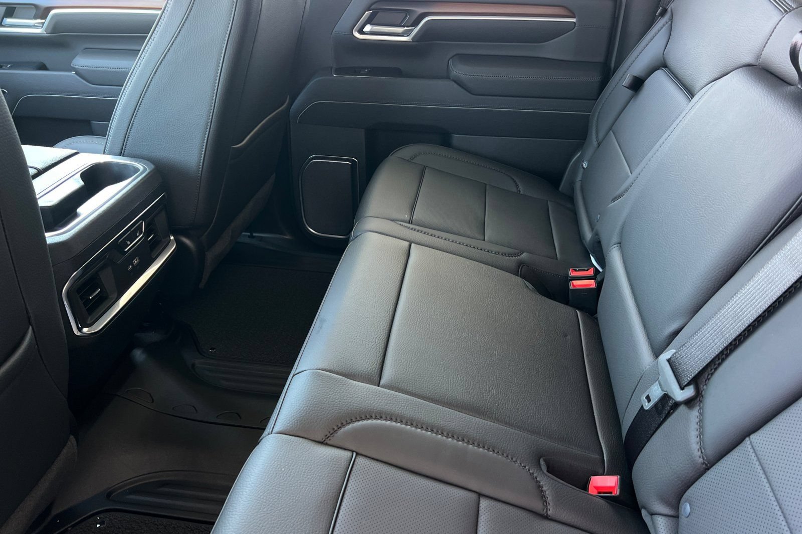 New 2026 GMC Sierra 3500 Denali w/ Denali Reserve Package AWD/4WD image 9