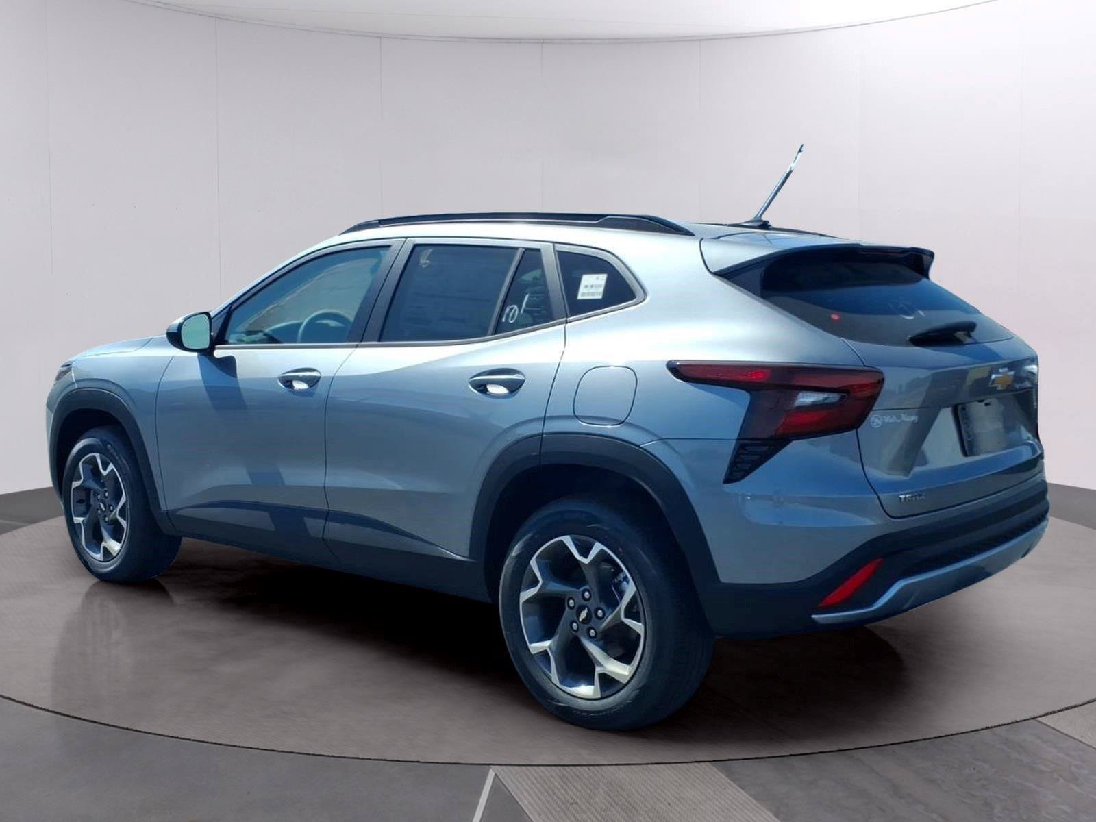 New 2026 Chevrolet Trax LT w/ Driver Confidence Package FWD image 3