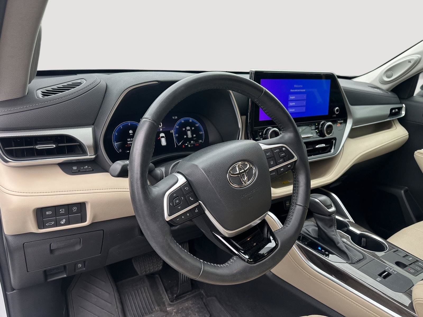 Used 2023 Toyota Highlander Platinum FWD image 62