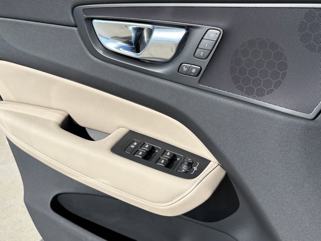 New 2026 Volvo XC60 T8 Plus w/ Protection Package Premier AWD/4WD image 18