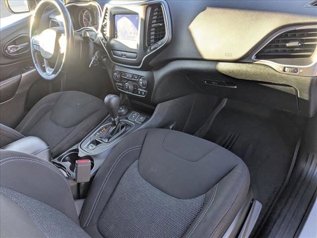 Used 2019 Jeep Cherokee Latitude w/ Cold Weather Group image 21