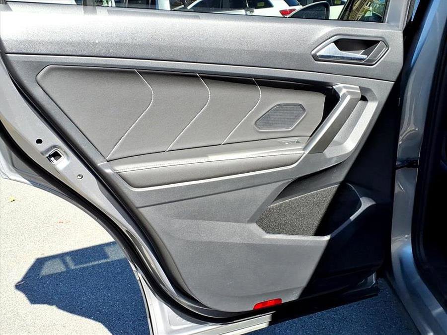Used 2024 Volkswagen Tiguan SE image 29