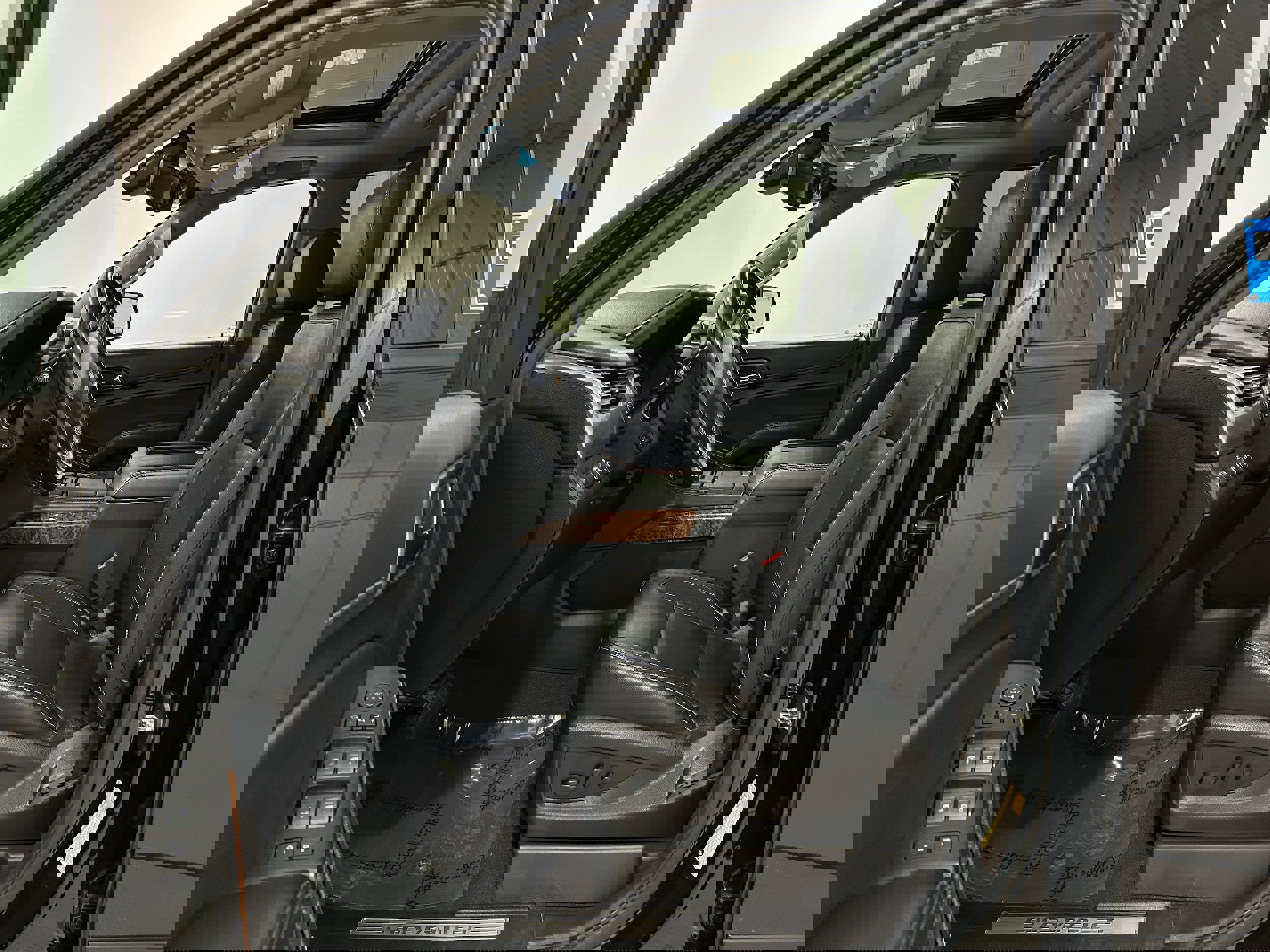 Used 2020 Chevrolet Suburban Premier image 4