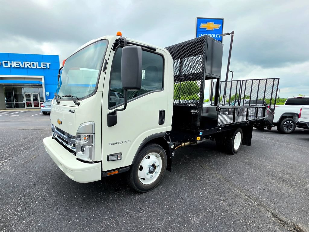 Used 2024 Chevrolet Low Cab Forward 5500XG RWD image 2