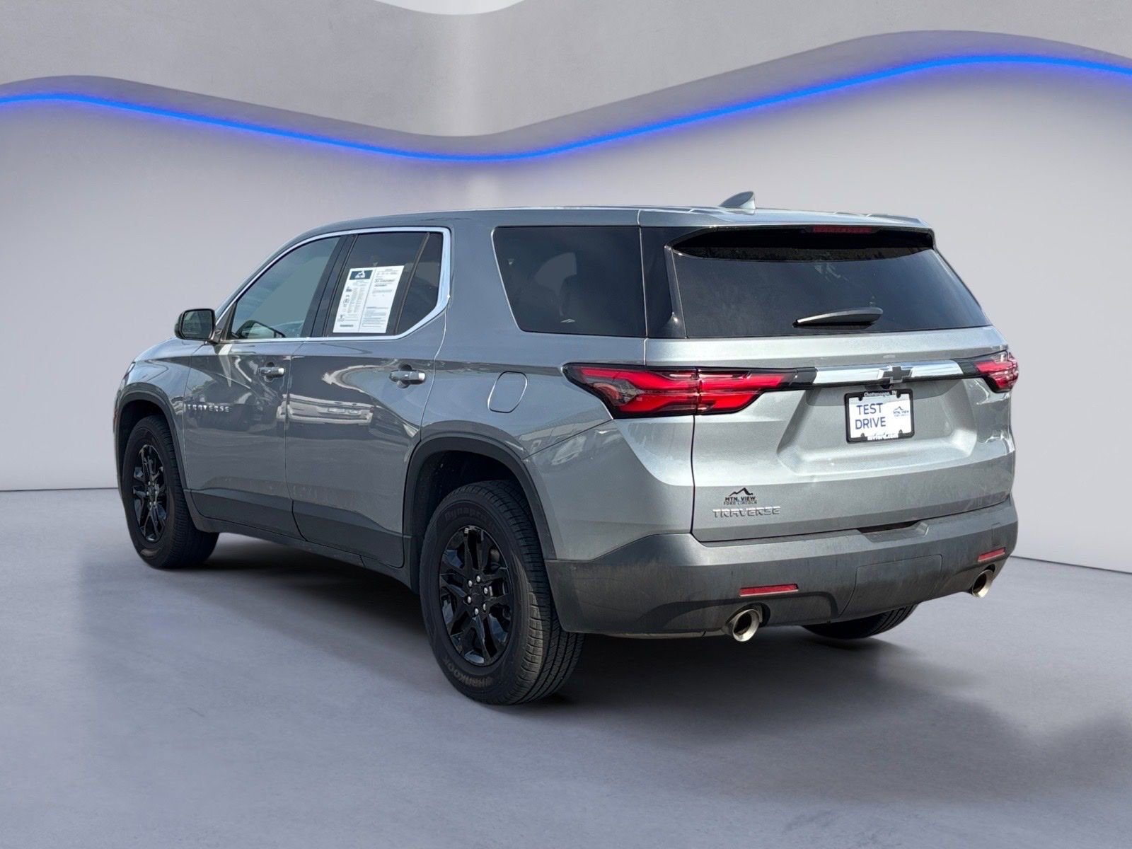 Used 2023 Chevrolet Traverse LS FWD image 3