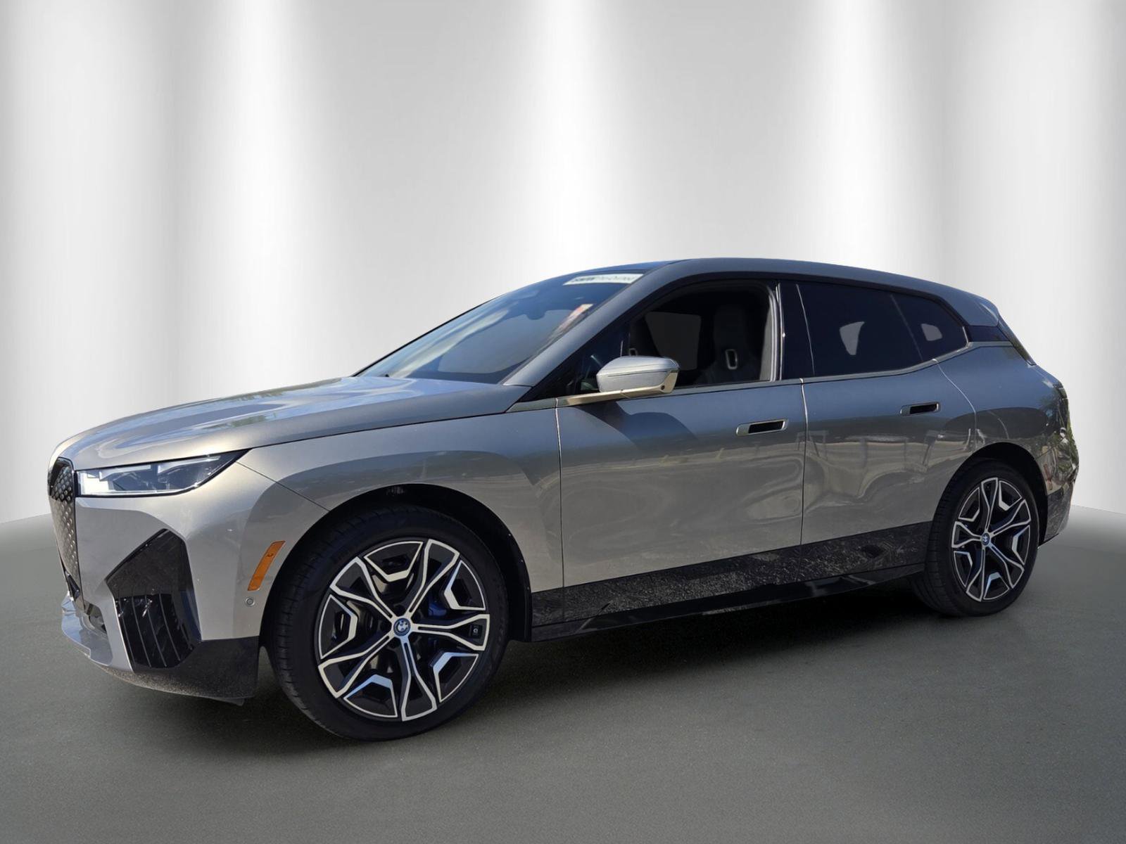 Used 2024 BMW iX xDrive50 w/ Premium Package AWD/4WD image 3