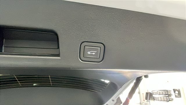 New 2026 Chevrolet Traverse LT w/ LPO, Floor Liner Package FWD image 30