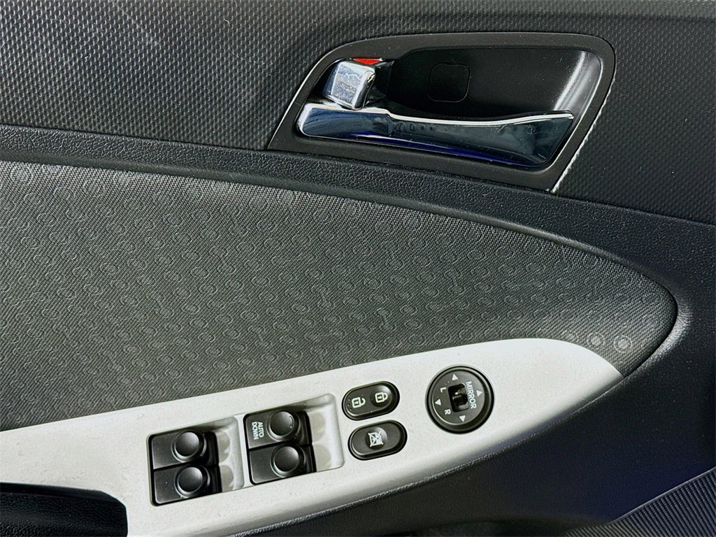 Used 2012 Hyundai Accent SE image 20