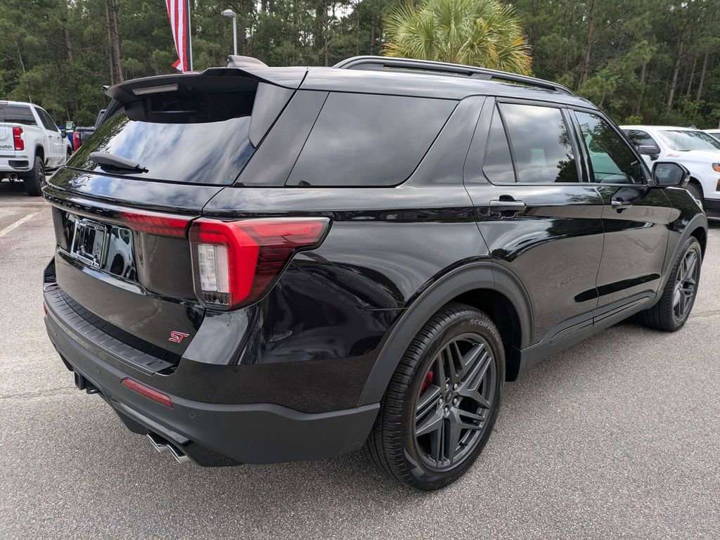 Used 2025 Ford Explorer ST AWD/4WD image 4