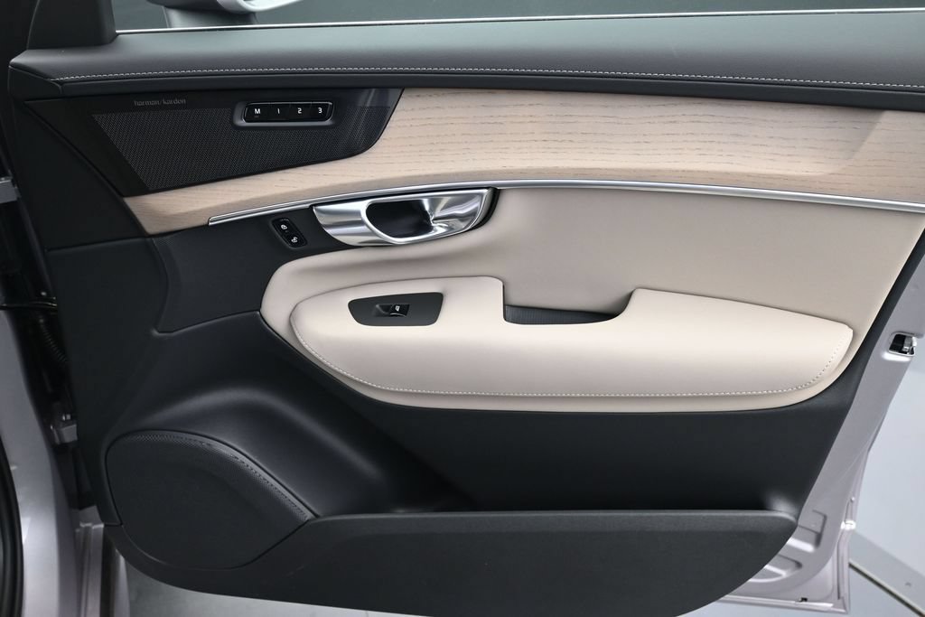 New 2026 Volvo XC90 B6 Ultra w/ Protection Package Premier AWD/4WD image 14