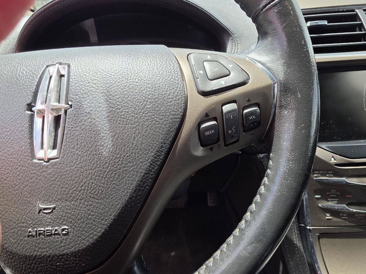 Used 2013 Lincoln MKX AWD image 16