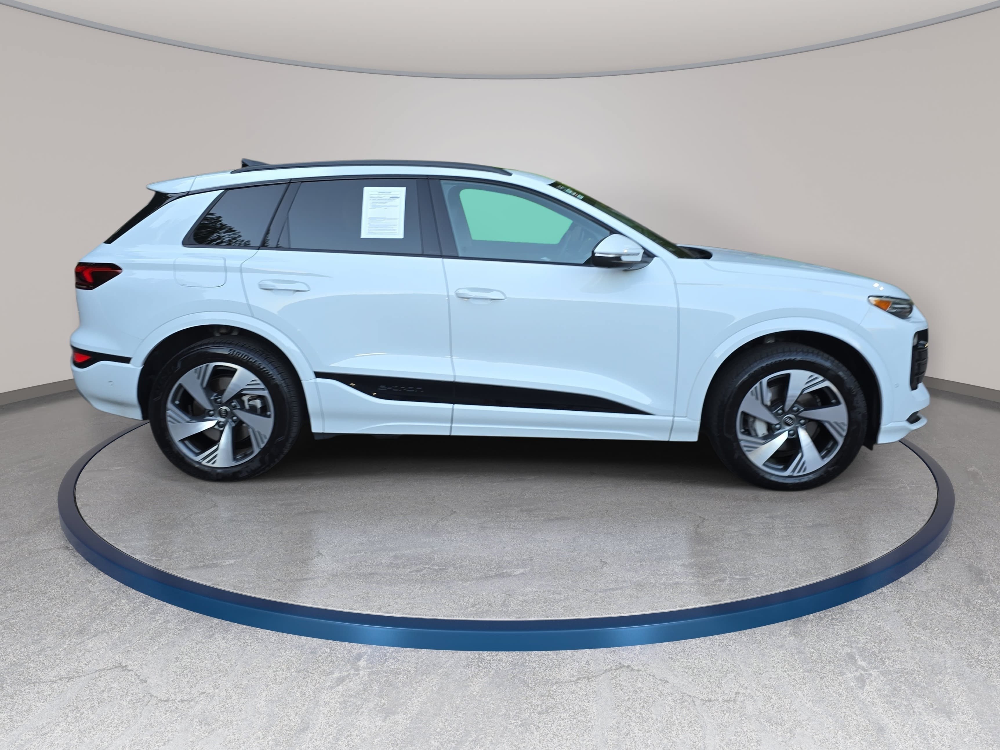 Used 2025 Audi Q6 e-tron Premium Plus w/ Premium Plus AWD/4WD image 4