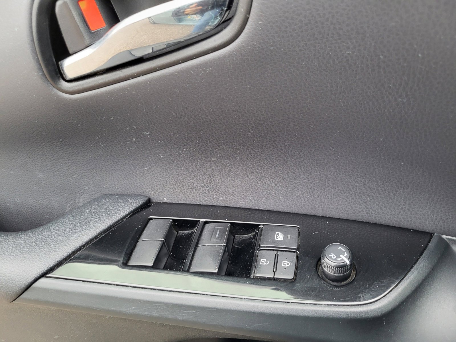 Used 2021 Toyota Prius XLE w/ Carpet Mat Package (TMS) image 12