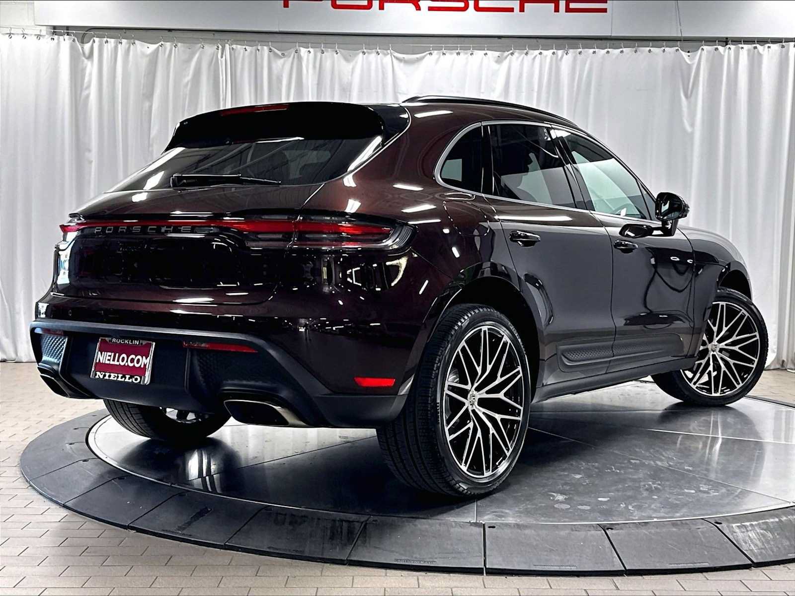 Used 2026 Porsche Macan AWD/4WD image 10