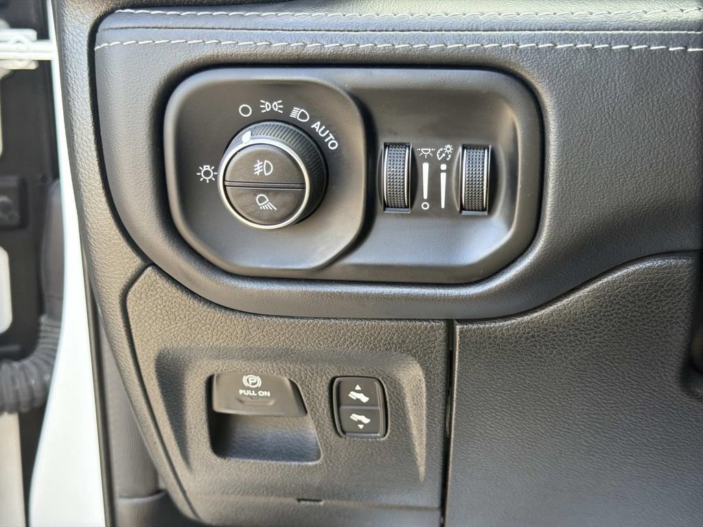 Used 2023 RAM 1500 Limited AWD/4WD image 14