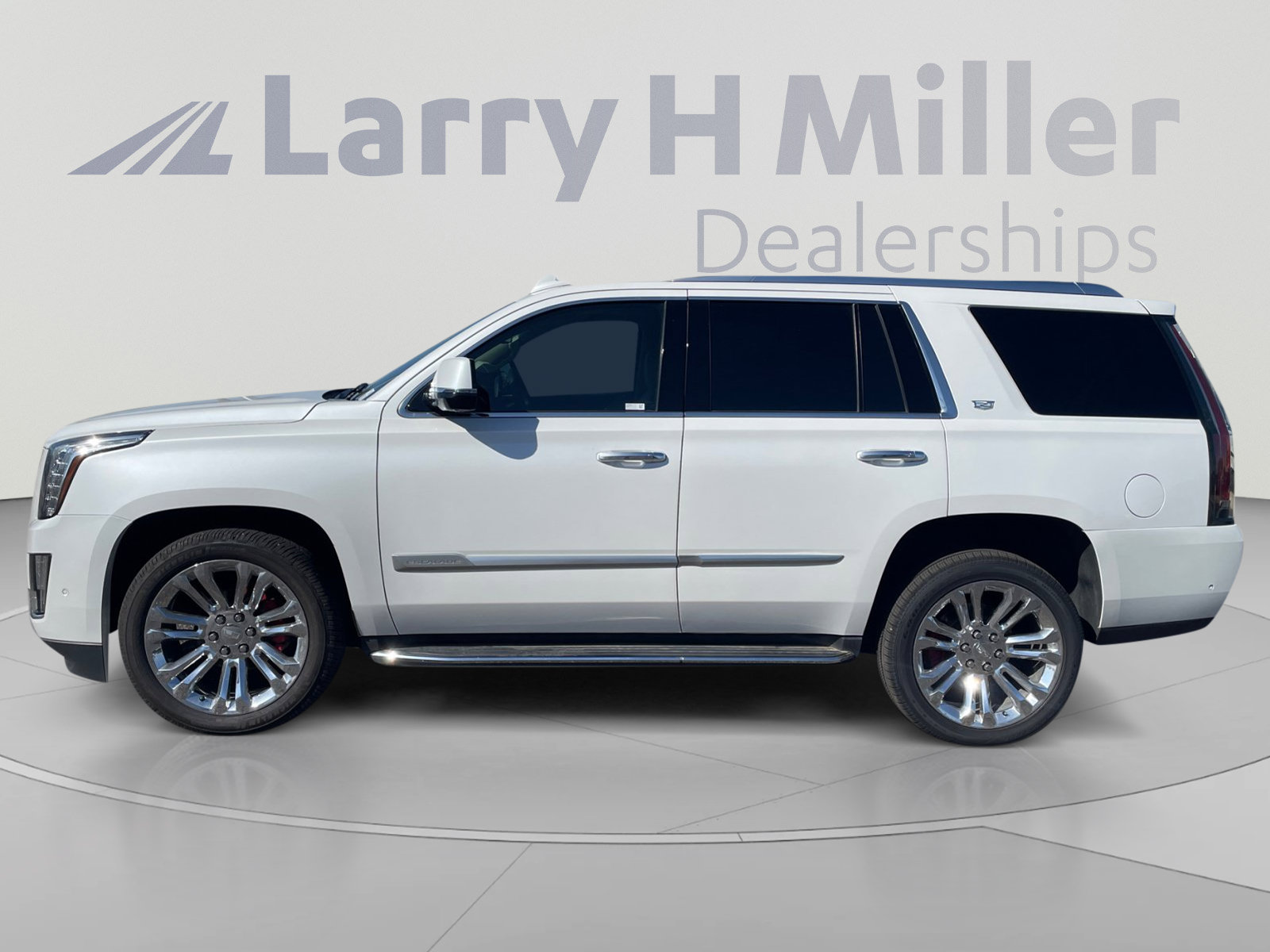 Used 2020 Cadillac Escalade Luxury w/ LPO, Radiant Package AWD/4WD image 2