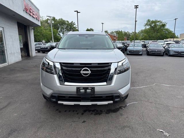 Used 2025 Nissan Pathfinder SL AWD/4WD image 7