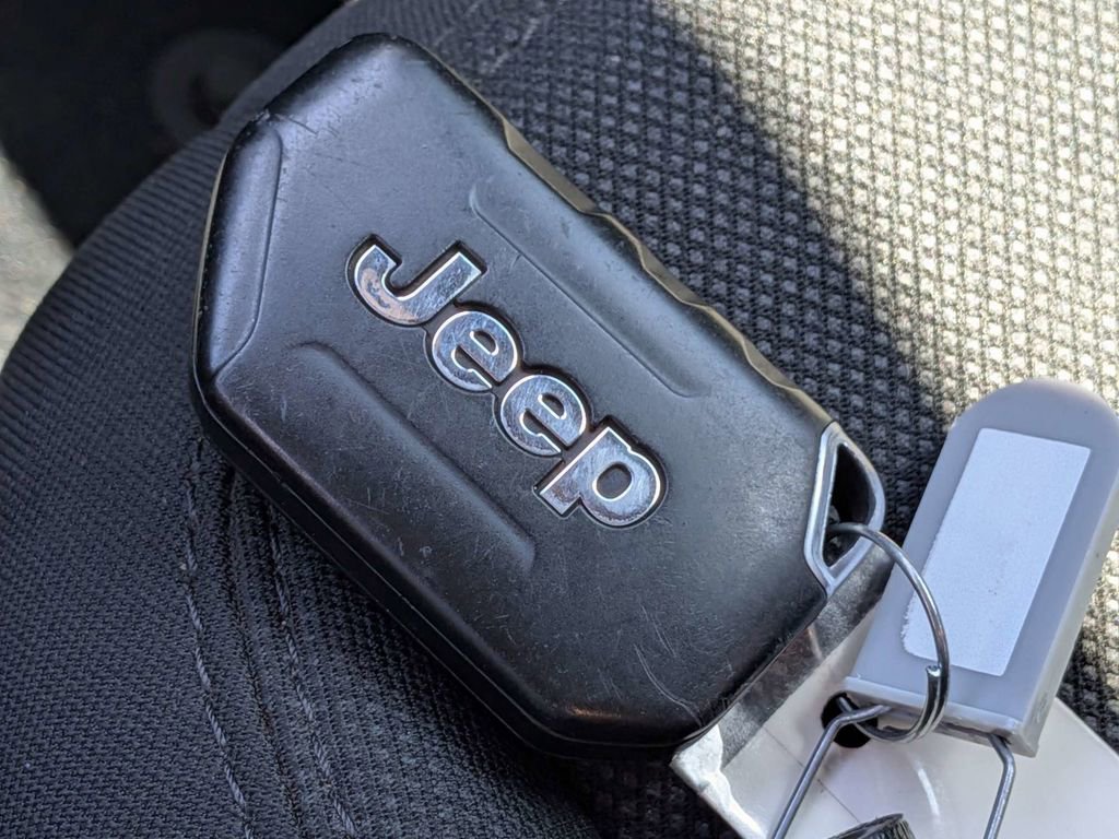 Used 2022 Jeep Wrangler Sport image 31