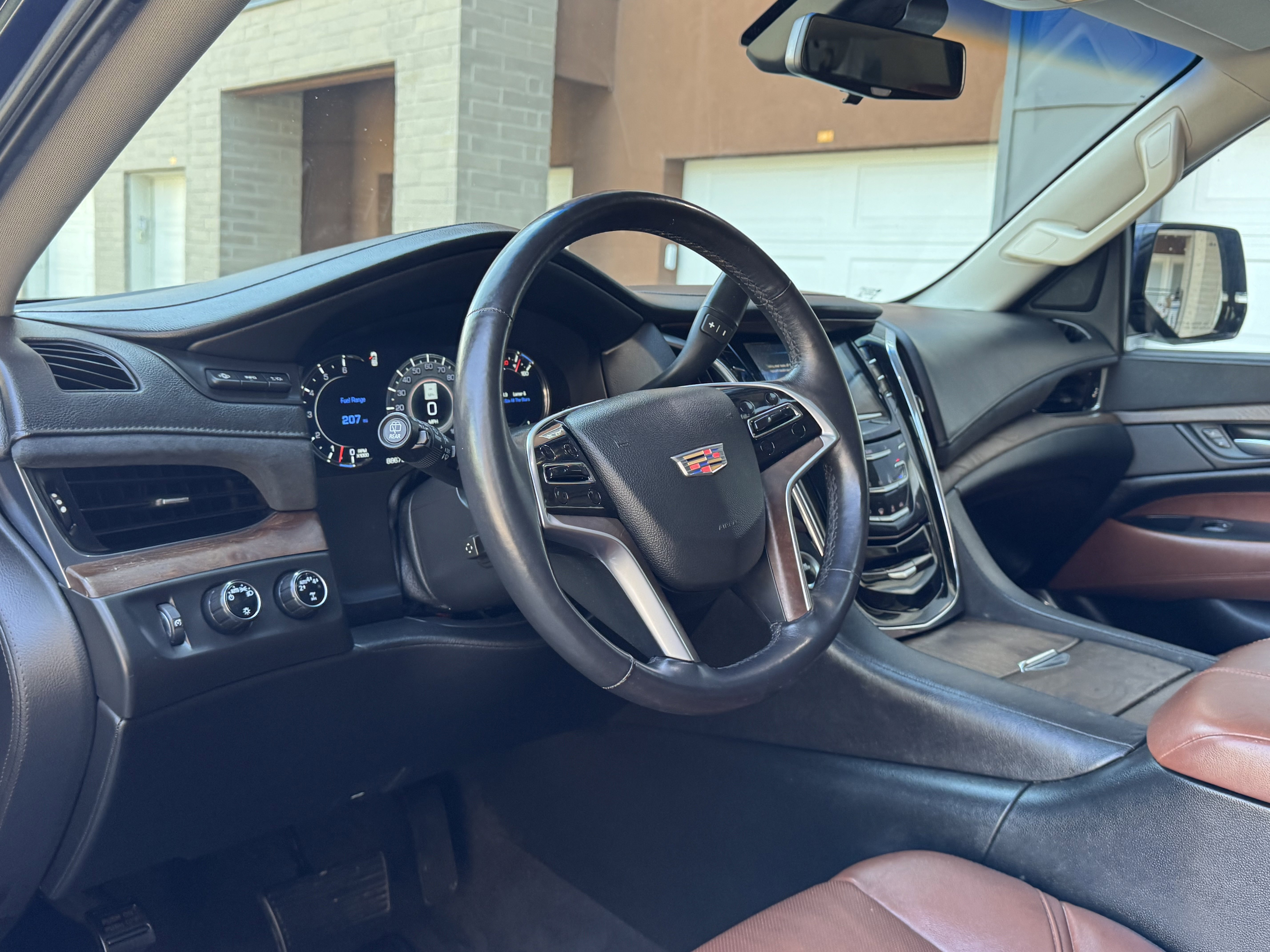 Used 2017 Cadillac Escalade ESV Luxury image 18