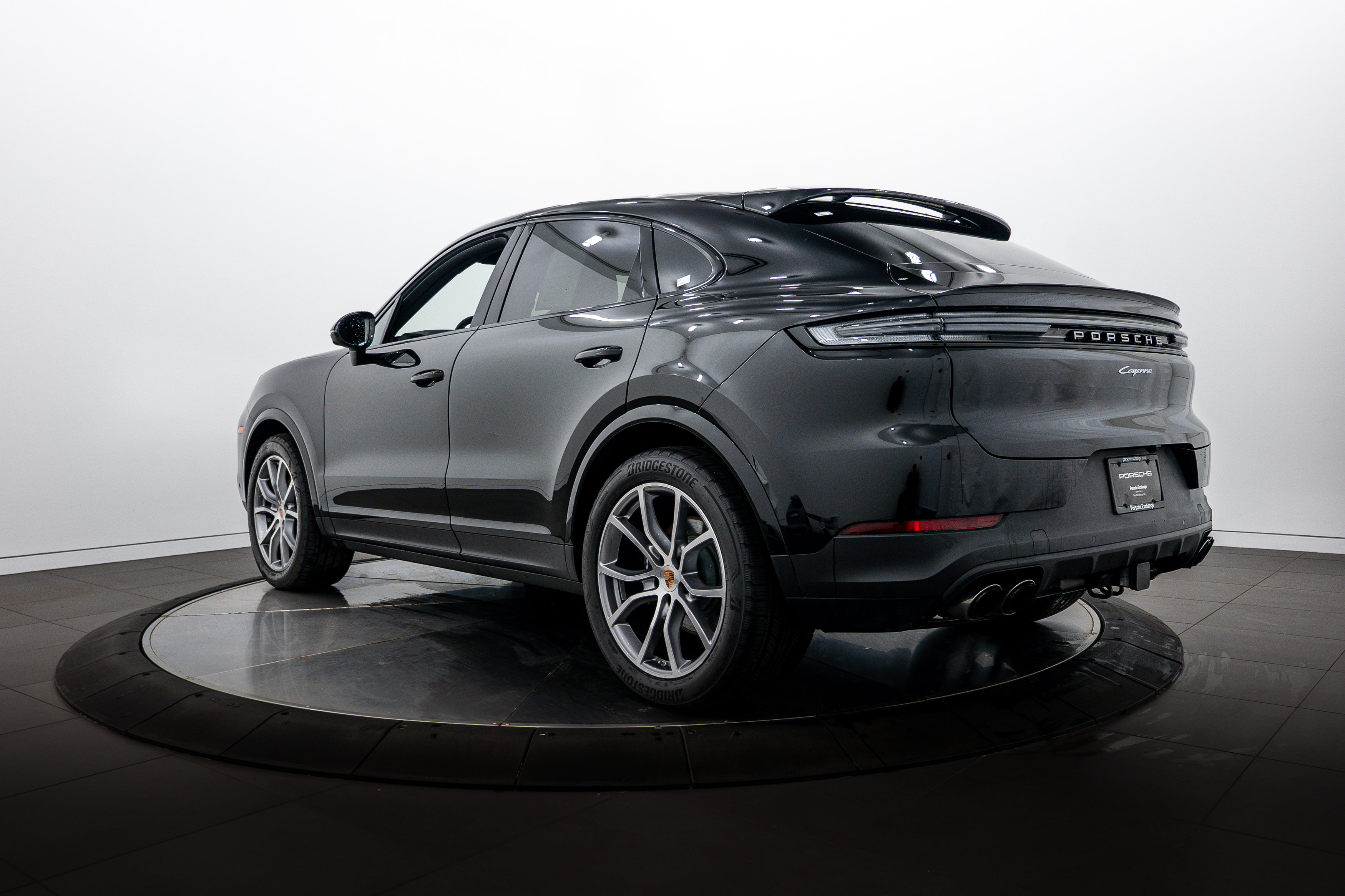 Certified 2026 Porsche Cayenne Coupe AWD/4WD image 3