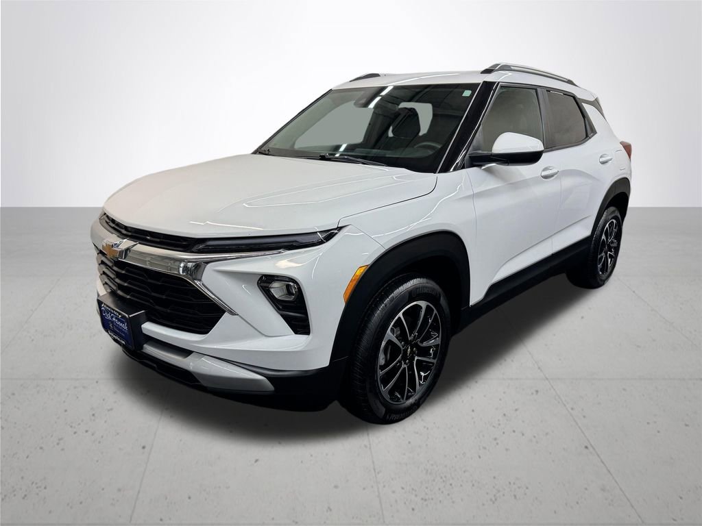 Used 2024 Chevrolet TrailBlazer LT AWD/4WD image 2