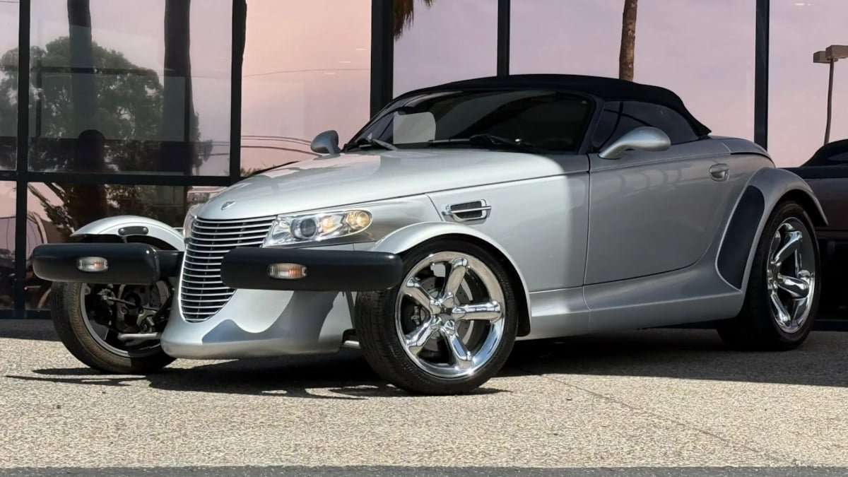 Used 2001 Plymouth Prowler RWD image 3
