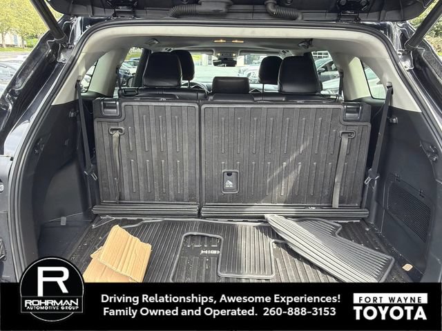 Used 2022 Toyota Highlander XLE AWD/4WD image 10
