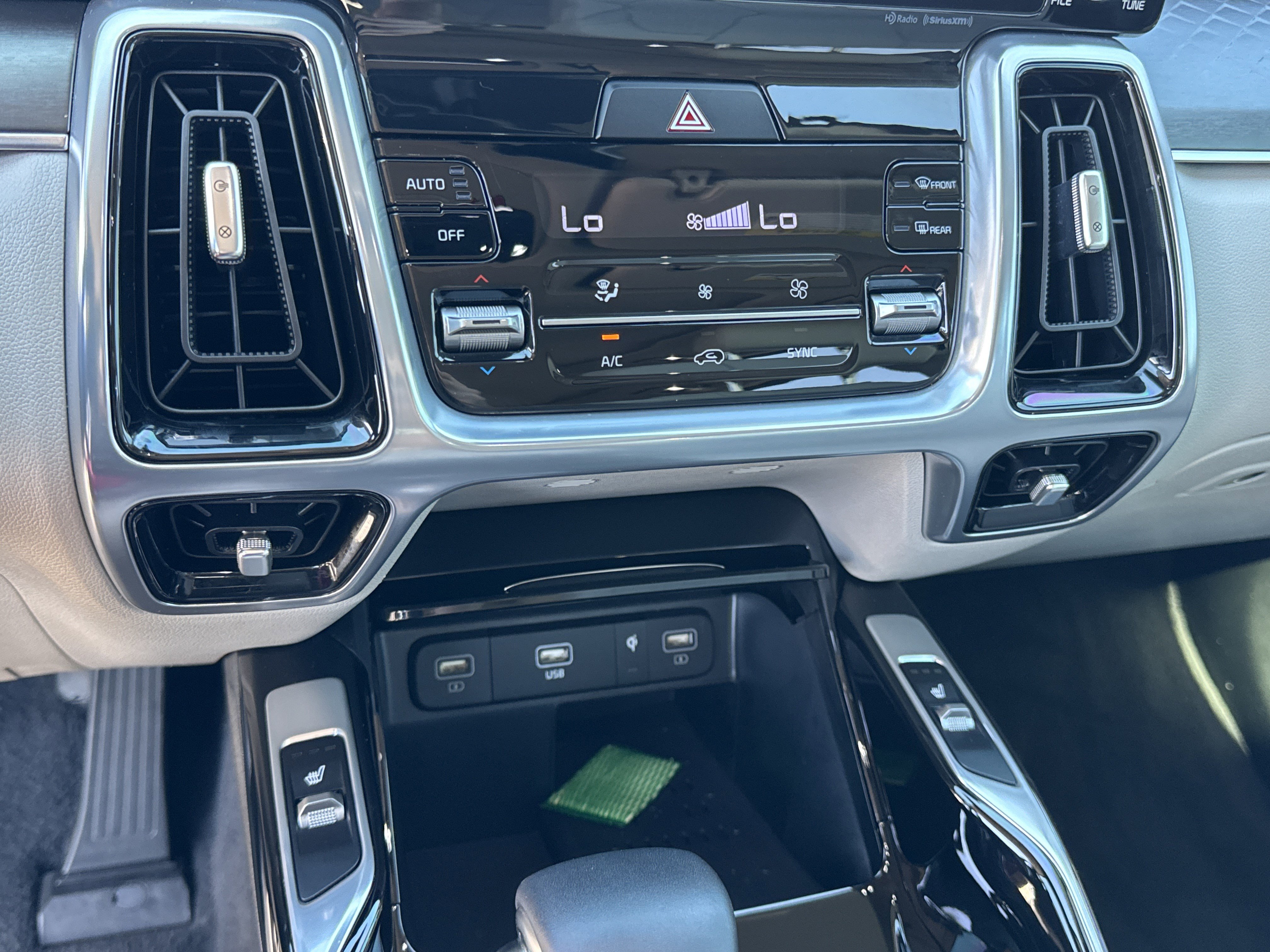 Used 2023 Kia Sorento SX image 36