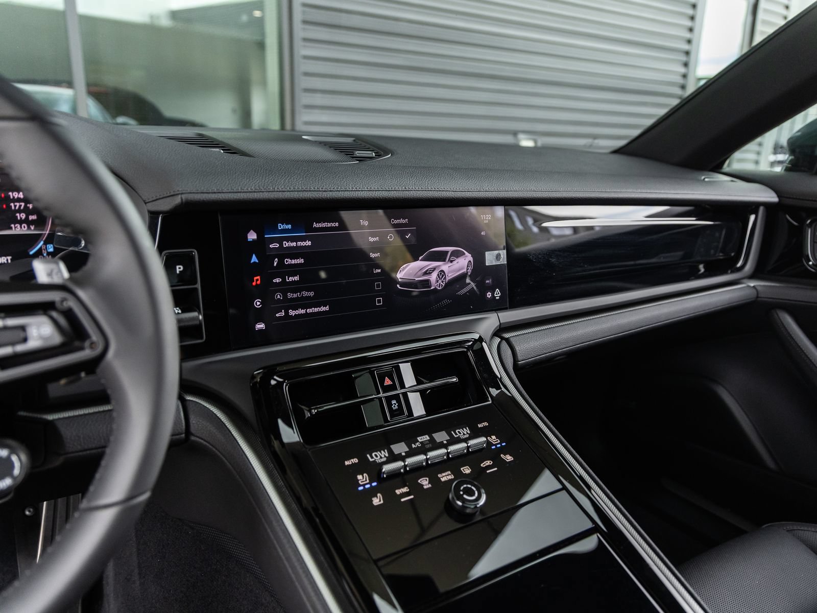 Certified 2025 Porsche Panamera image 31
