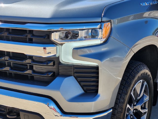 Used 2025 Chevrolet Silverado 1500 LT AWD/4WD image 16