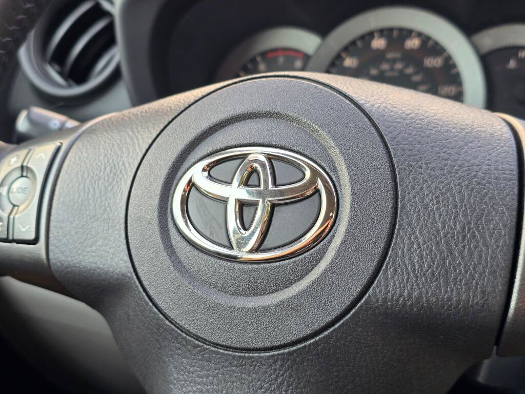 Used 2011 Toyota RAV4 Limited AWD/4WD image 30