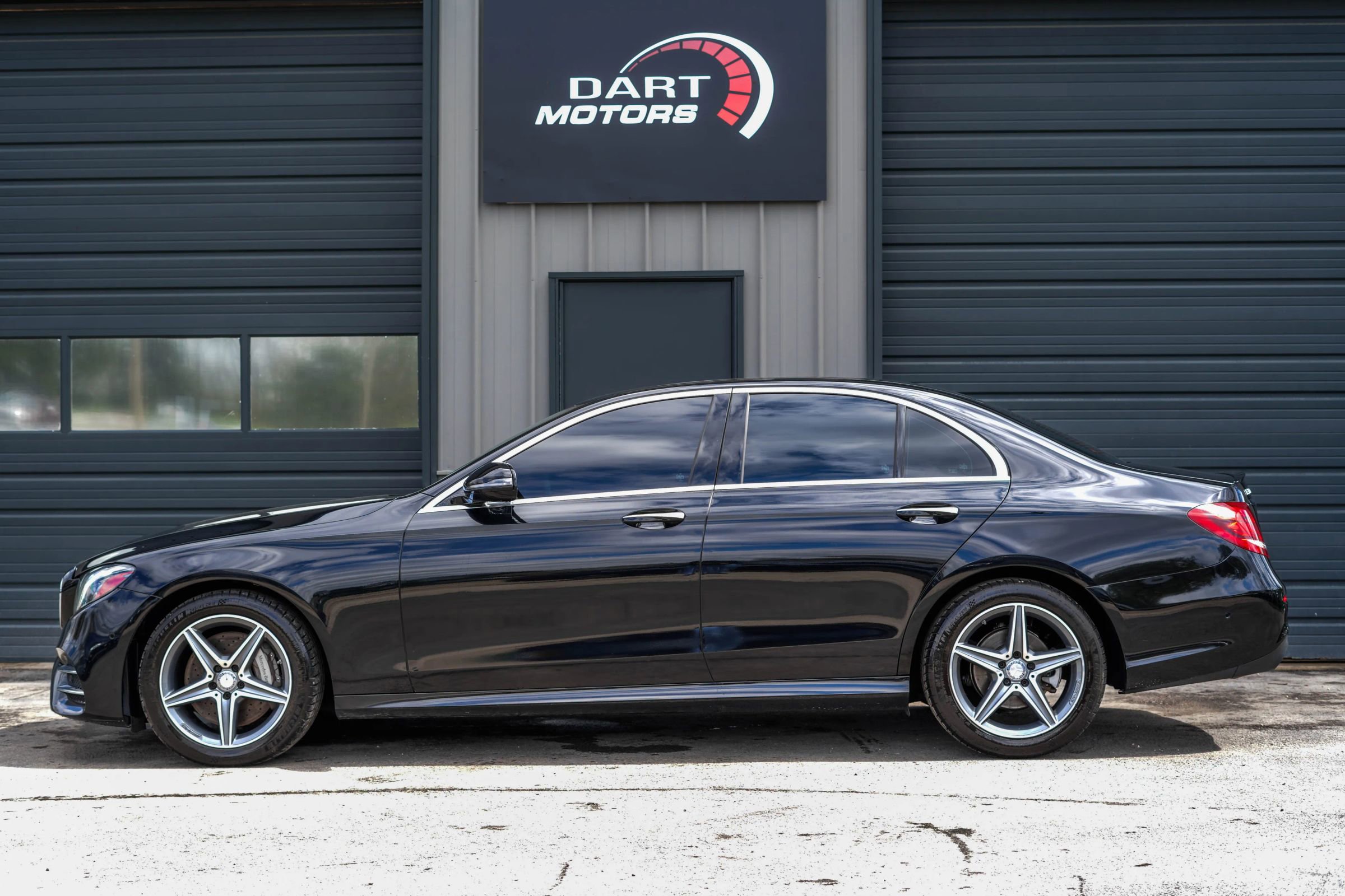 Used 2017 Mercedes-Benz E 300 4MATIC image 4