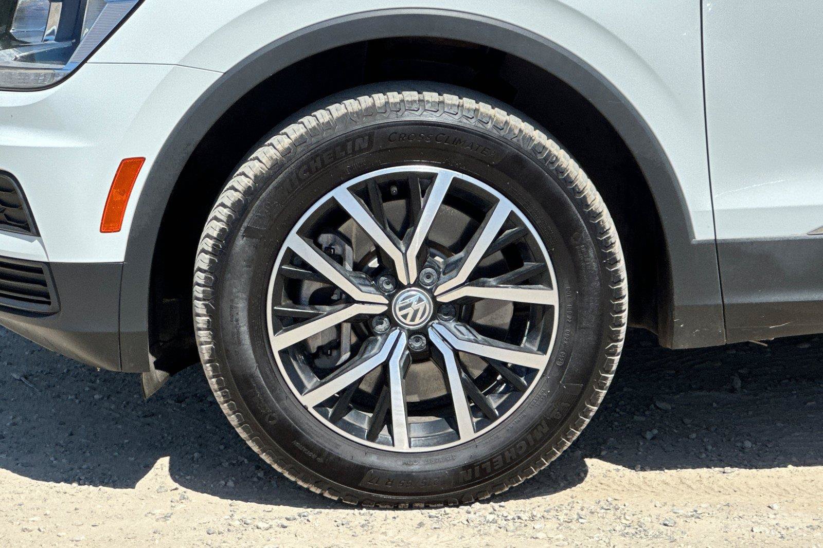 Used 2021 Volkswagen Tiguan SE w/ Panoramic Sunroof Package AWD/4WD image 25
