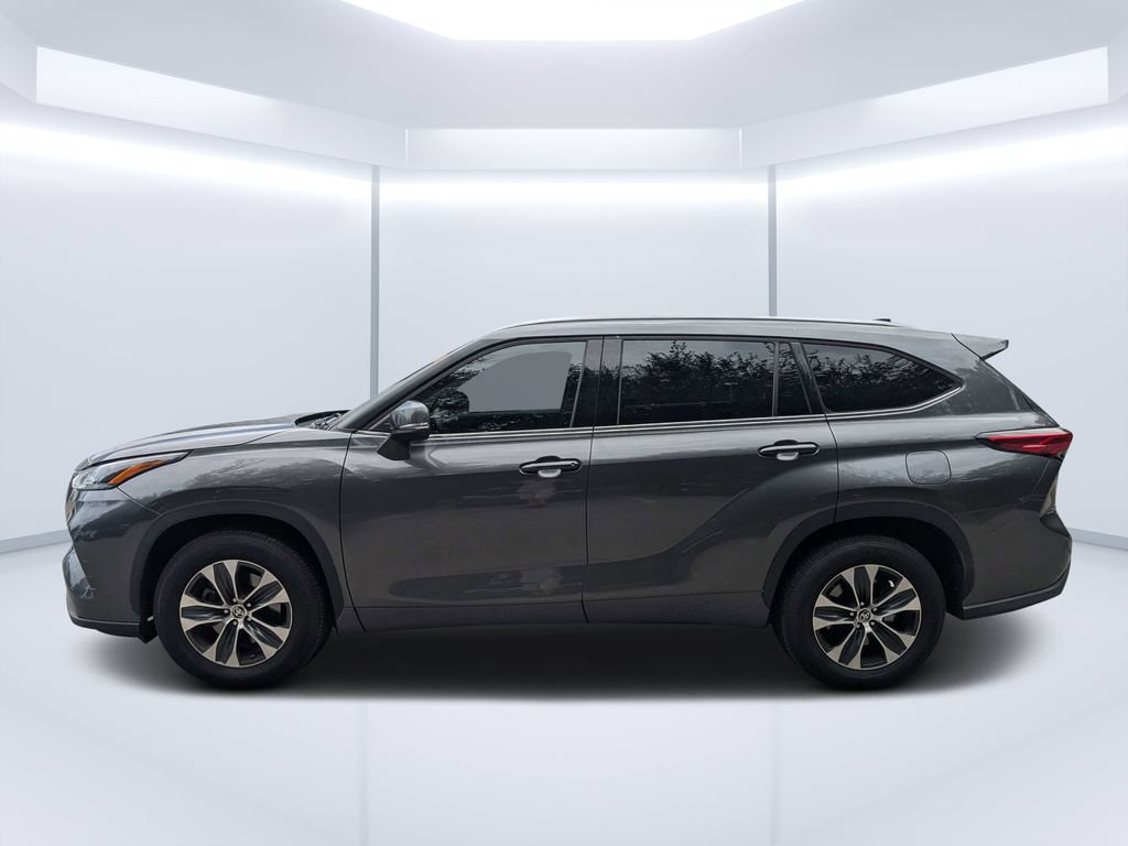 Used 2022 Toyota Highlander XLE FWD image 7