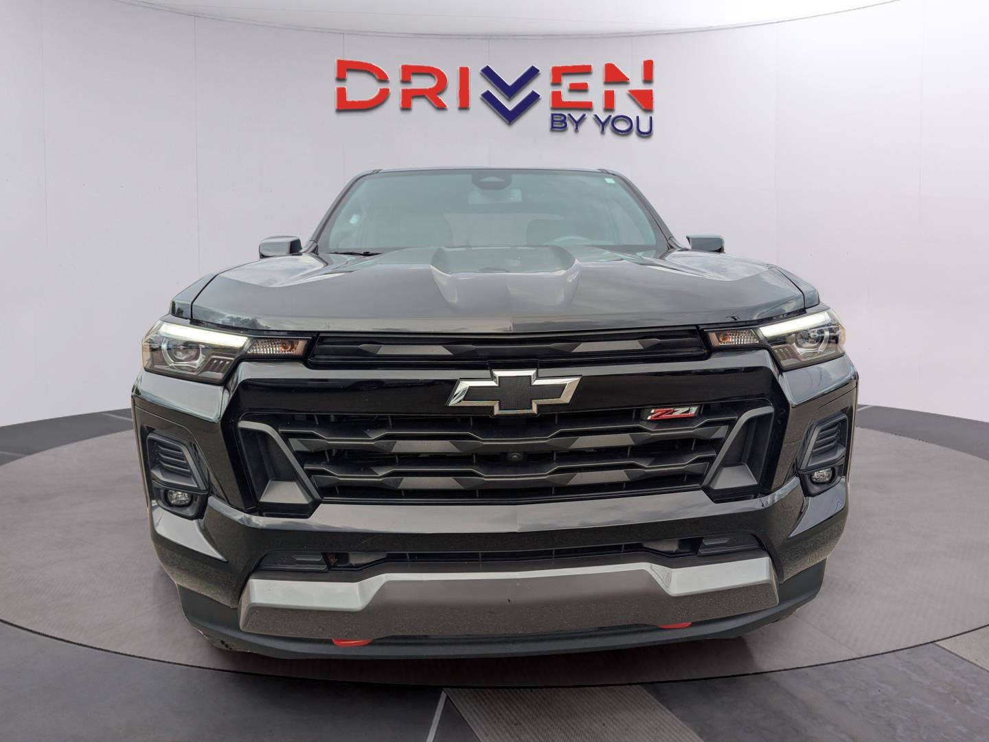 Used 2024 Chevrolet Colorado Z71 w/ Z71 Convenience Package 2 image 8