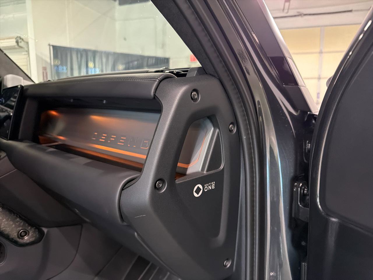 Used 2025 Land Rover Defender 110 image 34