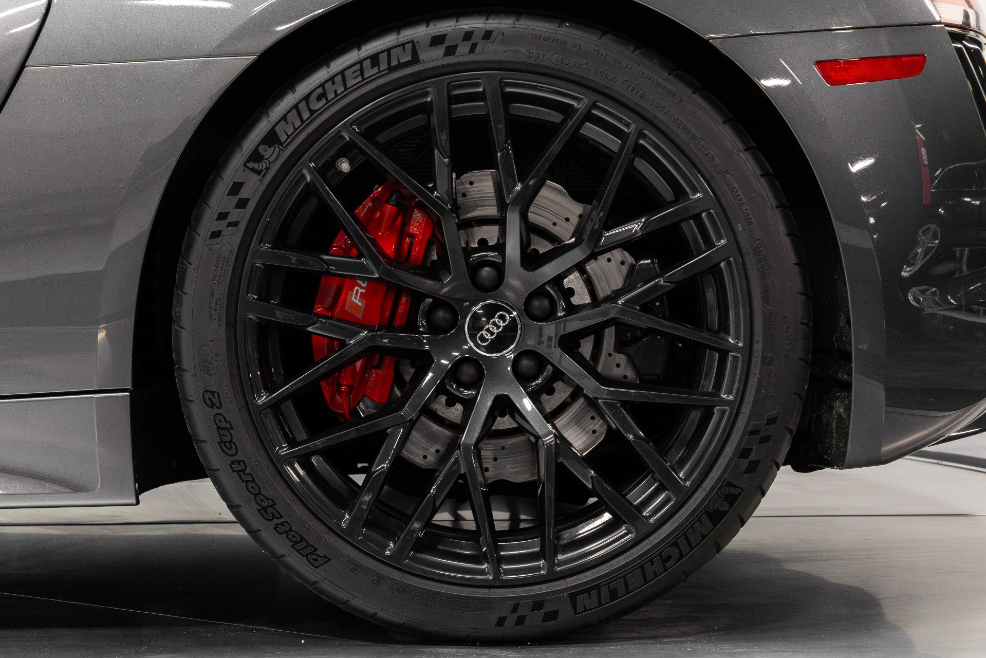 Used 2018 Audi R8 V10 w/ Premium Package image 29